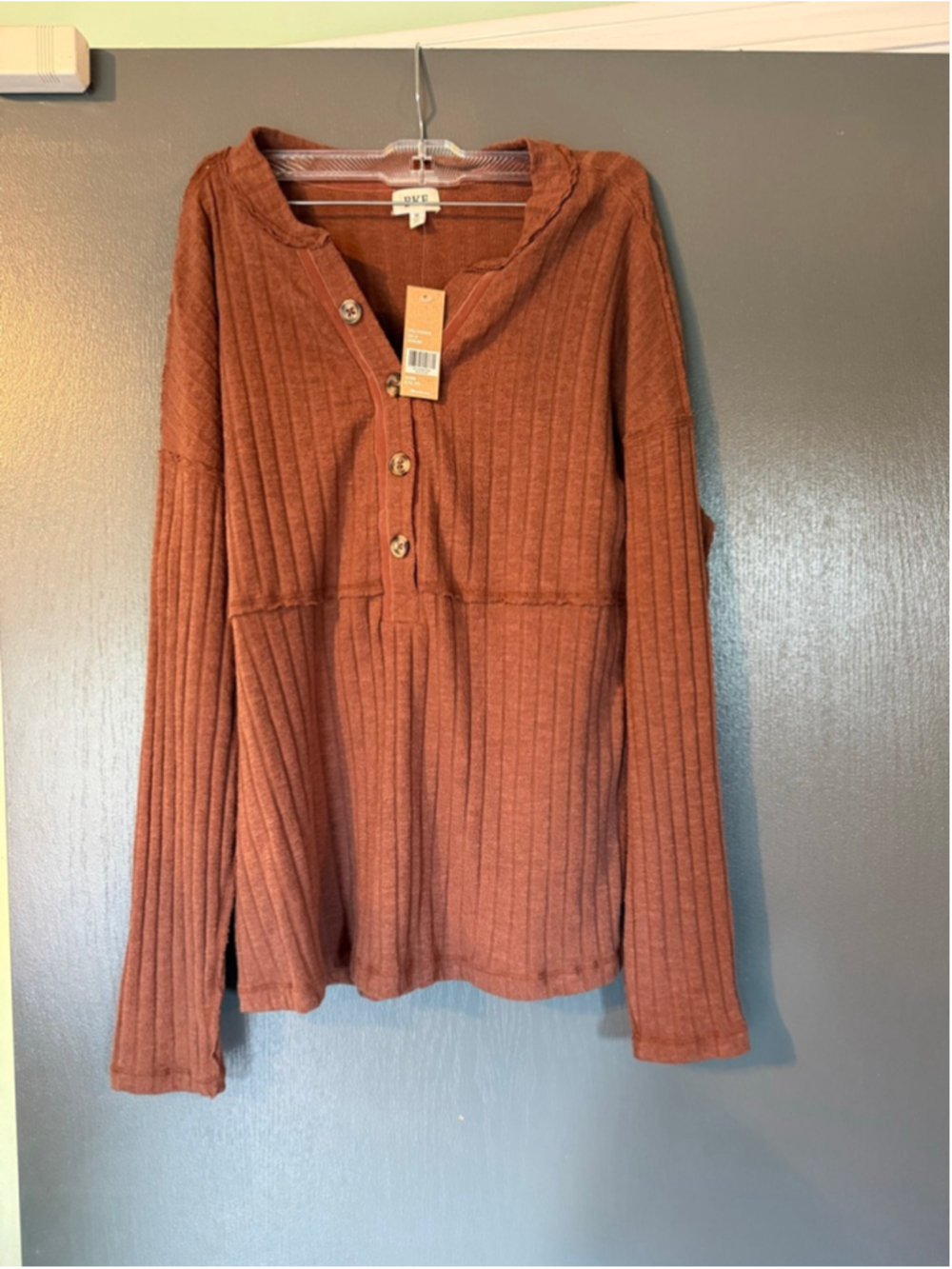 Women's BKE Long Sleeve Ribbed Henley Tee in Rust, Size M